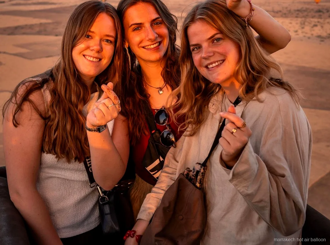 Berbers ontbijttent na een ballonvaart en quadrit bij Marrakech