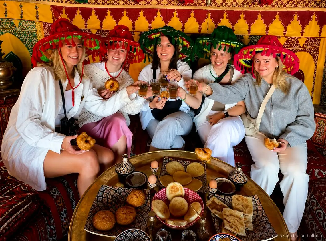 Alba sui villaggi berberi durante la mongolfiera comfort a Marrakech